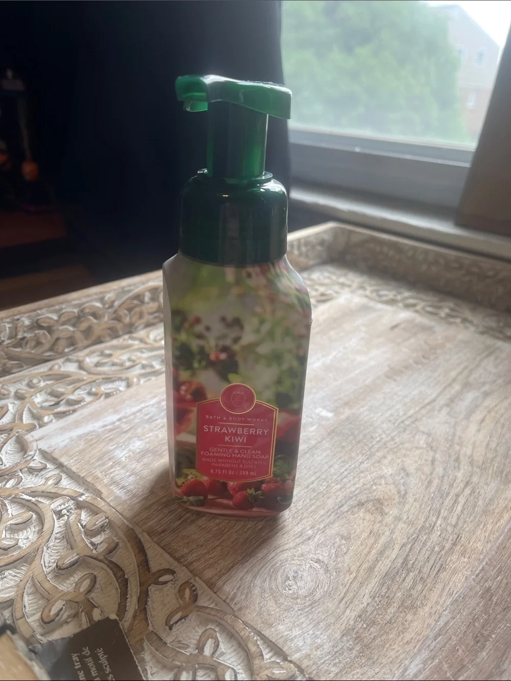 Bath & Body Works Strawberry Kiwi Foaming Hand Soap - Green Pump, Red Label